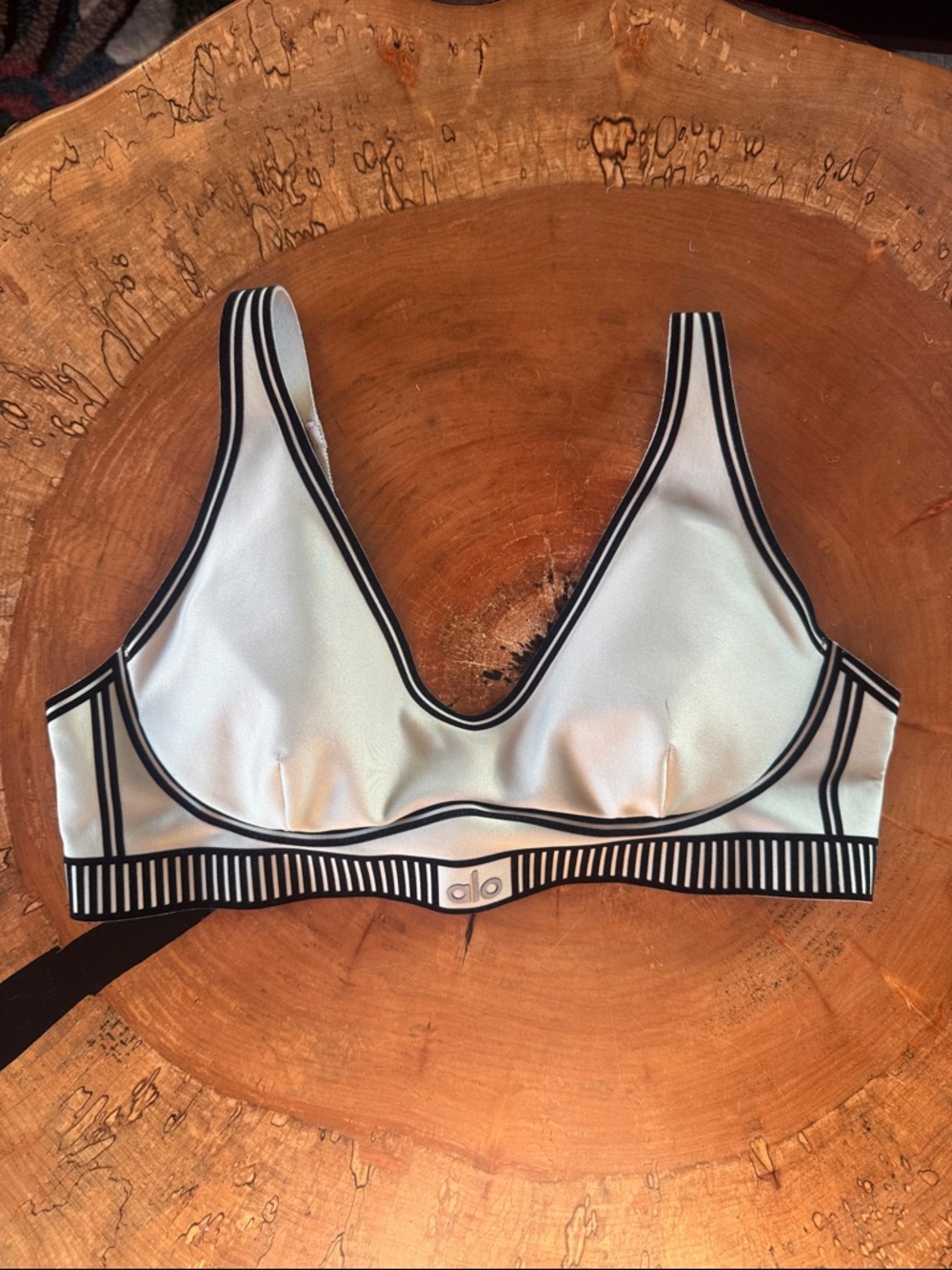 Alo Women's Airlift Line Up Bra Black Trim Seamless Sports Bra